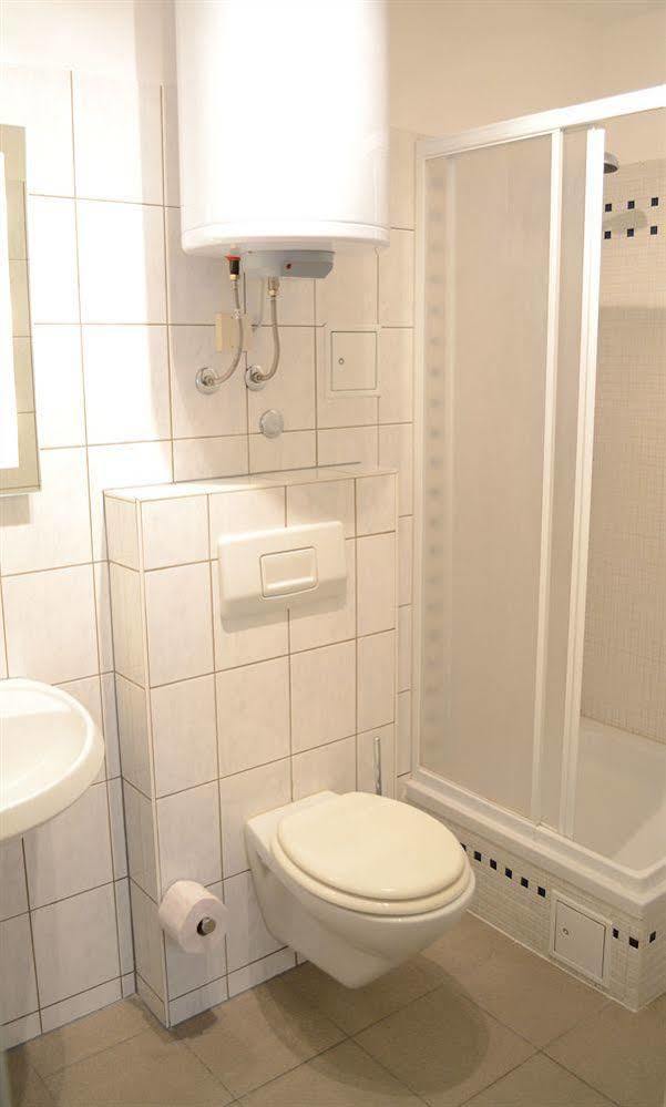 Vienna Inn Apartments 2*